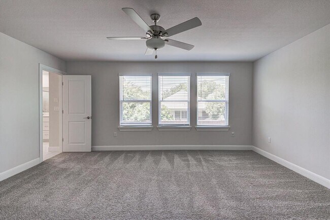 Building Photo - 15610 Ellinger Dr