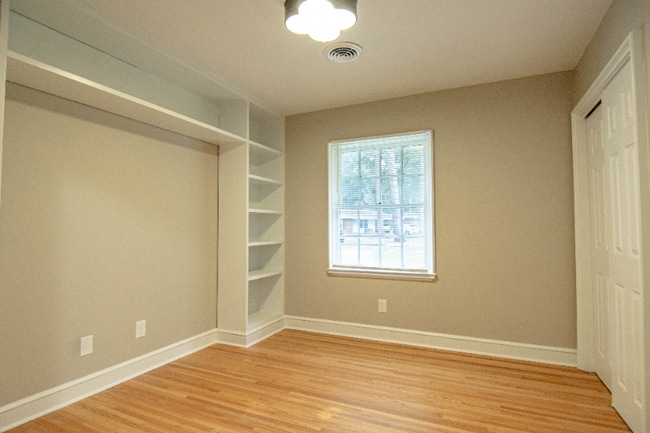 Building Photo - 895 Greg Dr