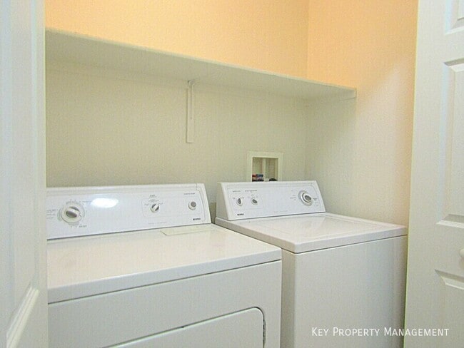 Building Photo - 10245 S Maryland Pkwy