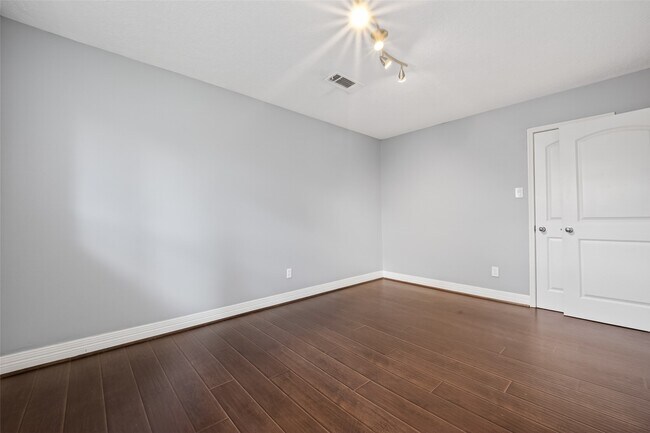 Building Photo - 7111 Halfpenny Rd