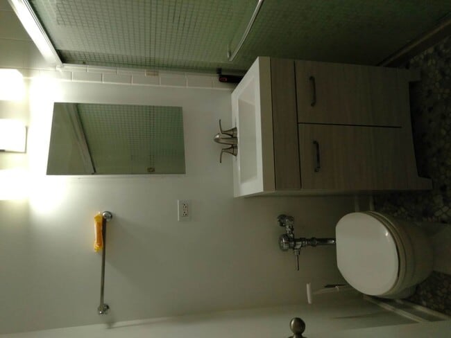 Building Photo - 907 Austin St