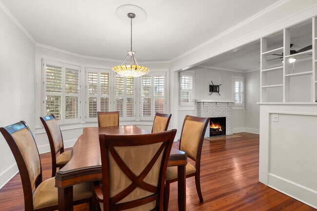 Building Photo - 1234 Beach Dr NE