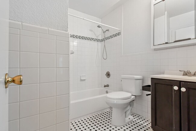 Building Photo - 2 Bedroom, 1 Bath House in Casa View!