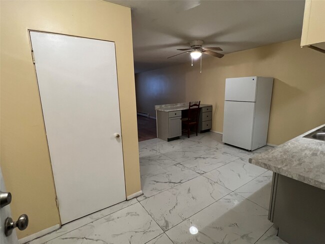 Building Photo - 134 W Main St