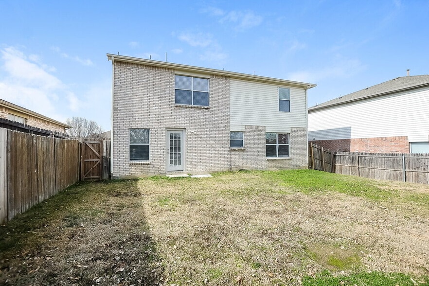 Building Photo - 8716 Gaines Dr
