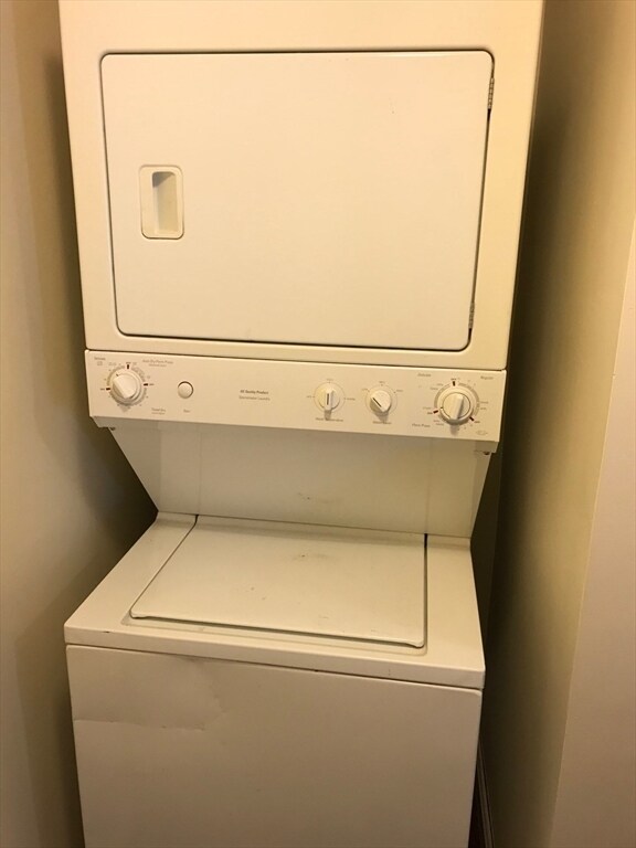 Building Photo - 40 Clark St