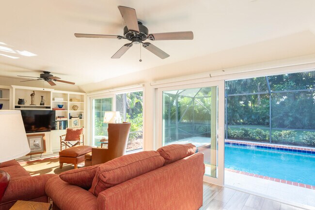 Building Photo - 3372 SE Court Dr