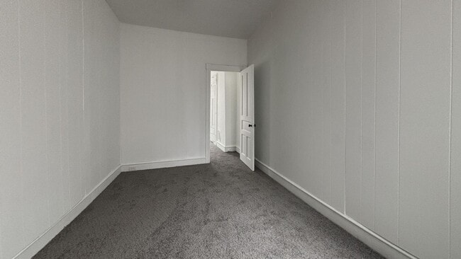 Building Photo - Classic Philly Charm: Updated 3-Bed Rowhome