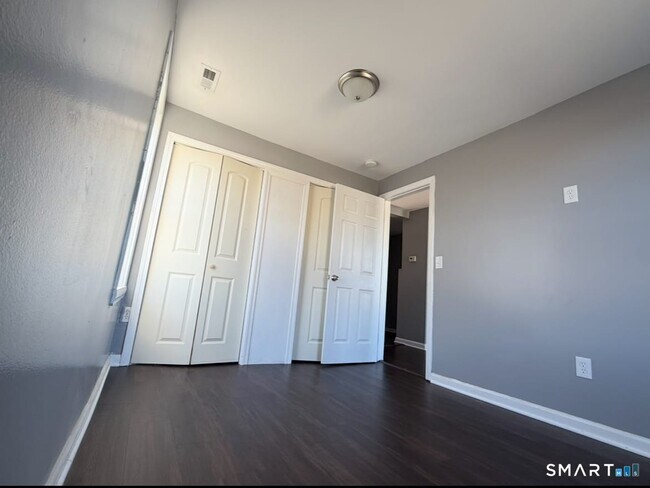 Building Photo - 26 Clarence St