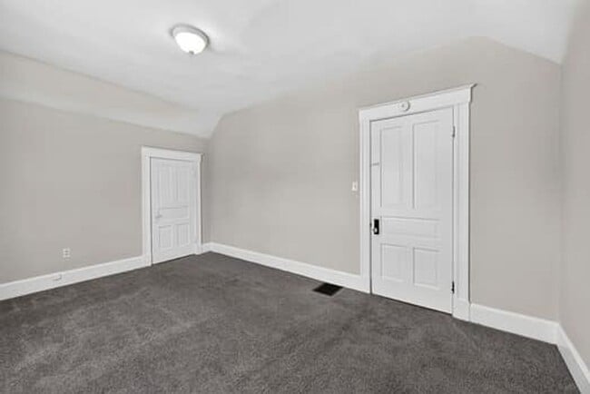 Building Photo - 3819 St Martins Pl