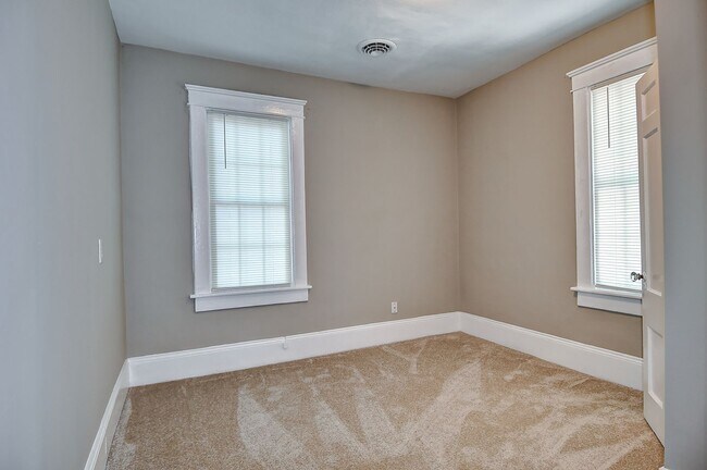 Building Photo - FOR RENT  - NORFOLK / ODU AREA