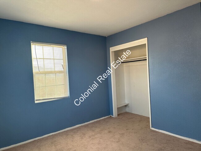 Building Photo - 205 E Tierra Blanca Rd