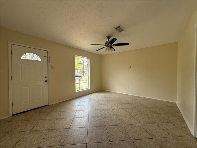 Building Photo - 10119 Leawood Blvd