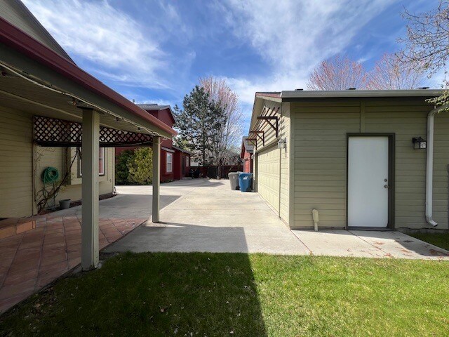 Building Photo - 2 Bed 2 Bath in Boise!