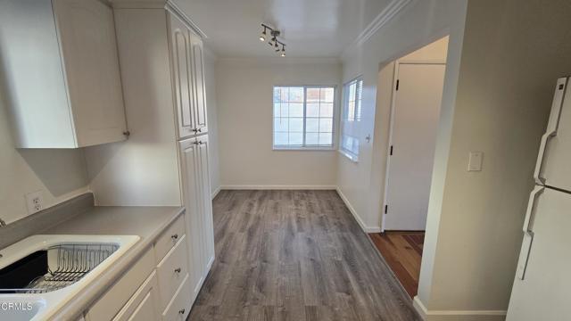 Building Photo - 1489 N Altadena Dr