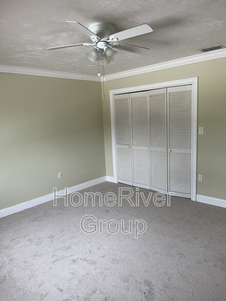 Building Photo - 1731 Golf Club Dr