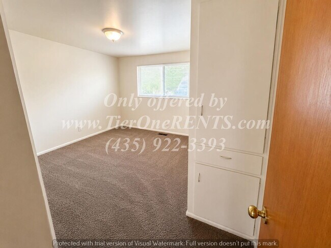 Building Photo - NO DEPOSIT option available for qualified renter!