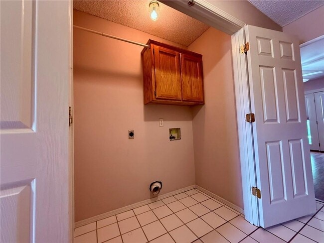 Building Photo - 1404 Camellia Dr