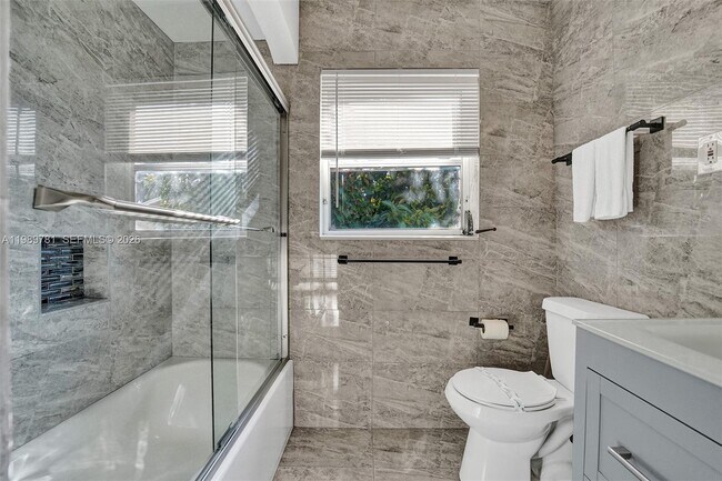 Building Photo - 529 NW 8th St