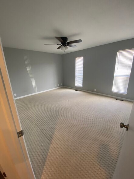 Building Photo - 801 Rolling Hill Terrace