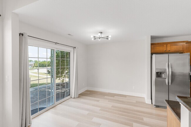 Building Photo - 1704 Ballentine Ln