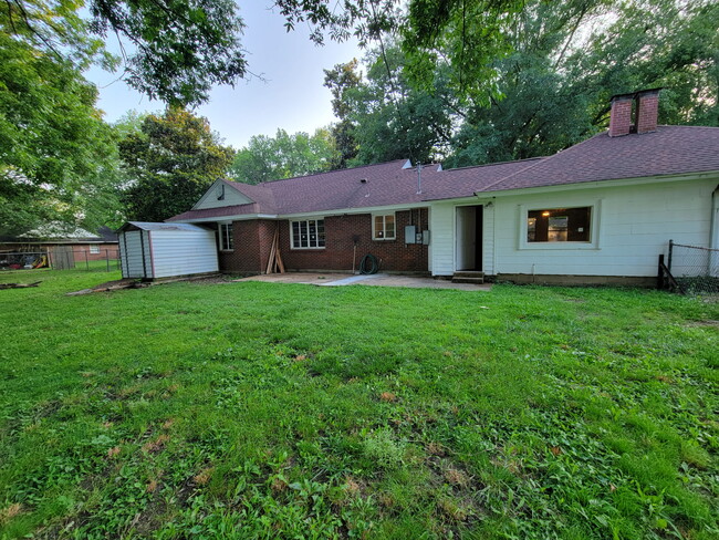 Building Photo - 7750 Mahoney Rd