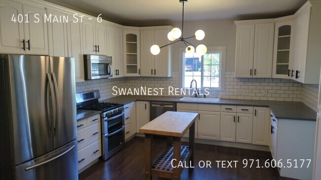 Building Photo - 401 S Main St