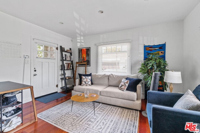 Building Photo - 307 6th Ave