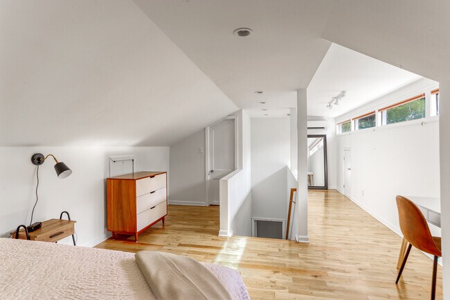 Building Photo - 2489 Semmes St