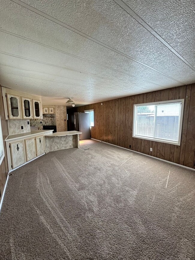 Building Photo - 3 Bedroom 2 Bathroom