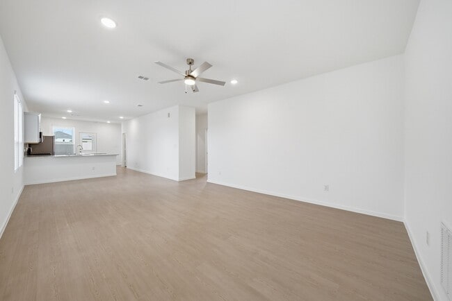 Building Photo - 610 Amber Fls Dr