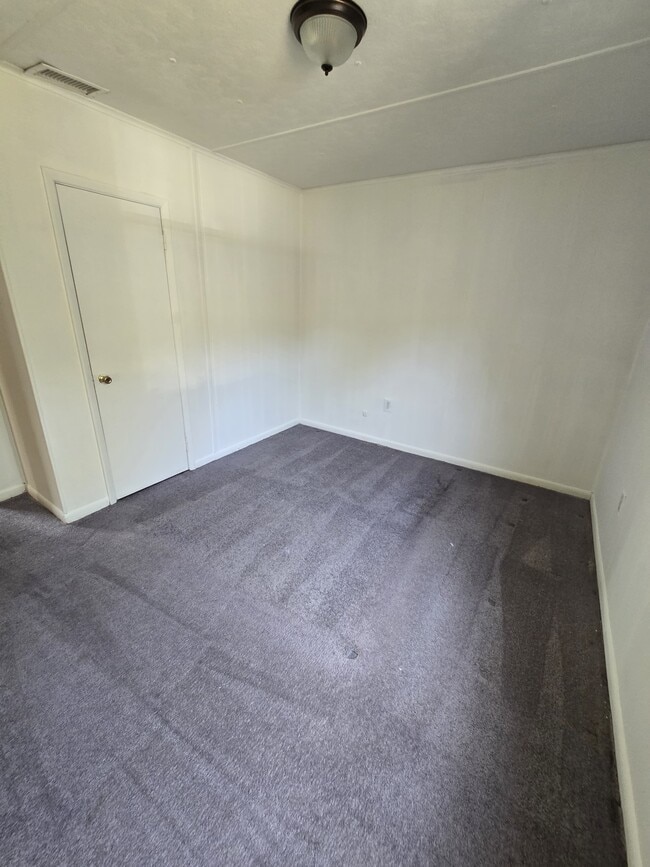 Building Photo - 2665 Chatsworth Ct