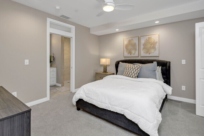 Building Photo - Lease Unfurnished $1900