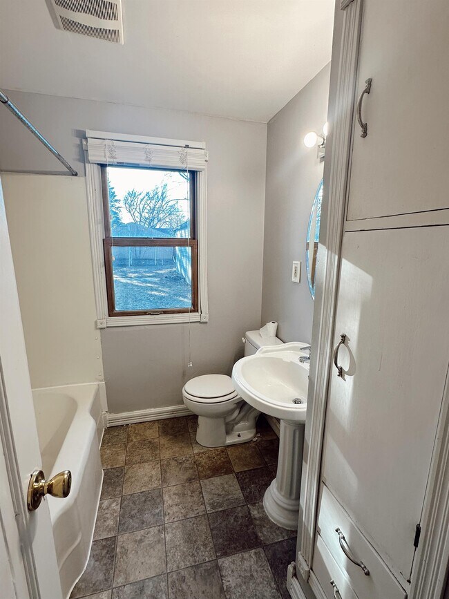 Building Photo - 605 12th St N