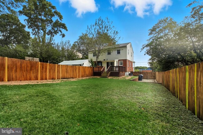 Building Photo - 6942 University Dr