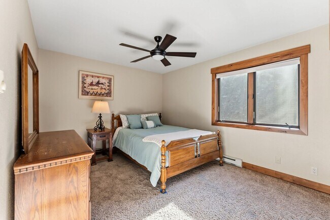 Building Photo - Breck 3-bedroom home with views! 6-12 month lease!