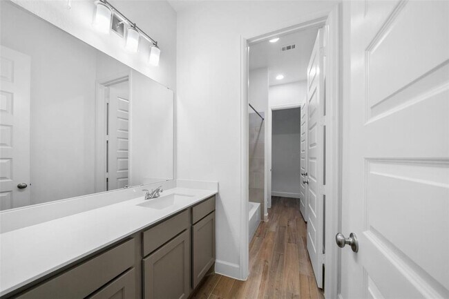 Building Photo - 706 Carina Gaze Ct