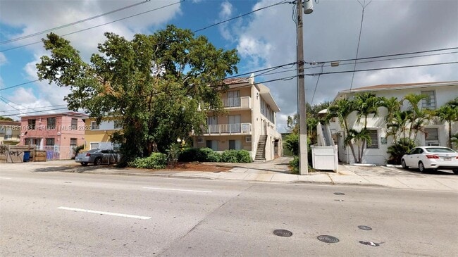 Building Photo - 921 SW 7th St
