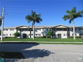 Building Photo - 4240 Woodside Dr