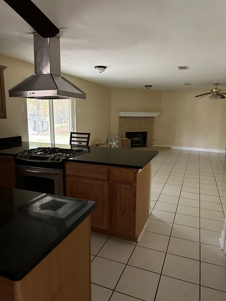 Building Photo - 617 Legendre Dr