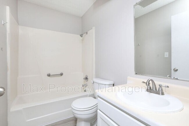 Building Photo - 505 E McKinley Ave