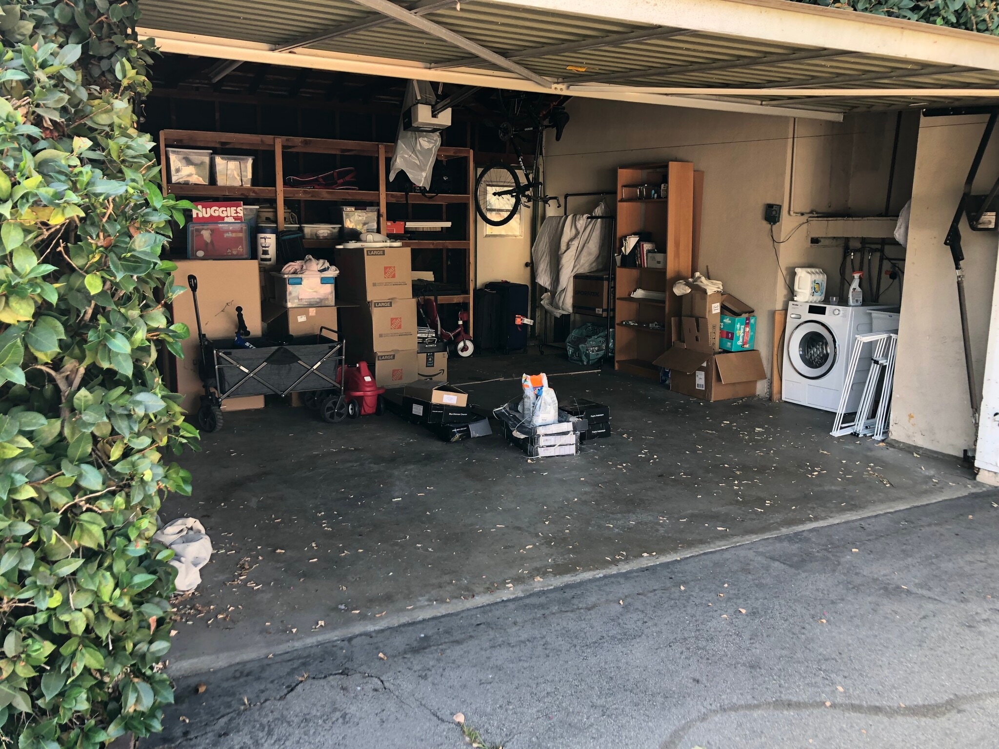 Garage - 5507 Noble Ave