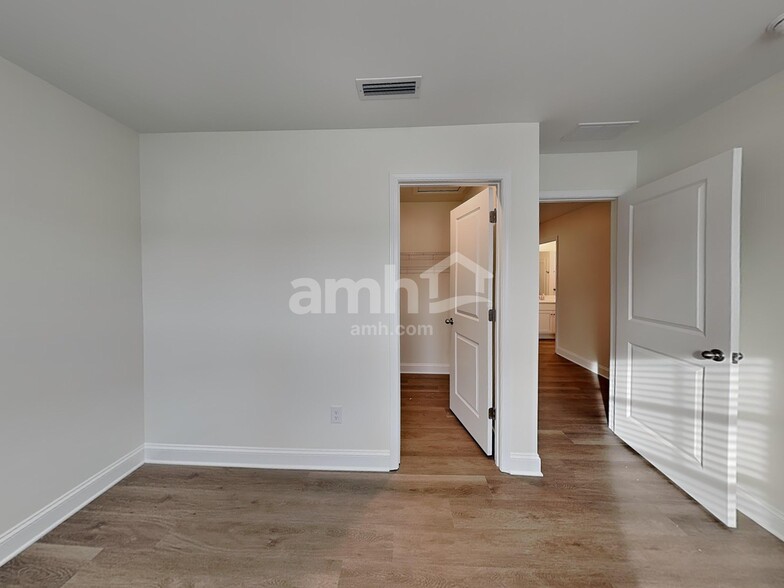 Building Photo - 3512 Lincoln Hts Ln