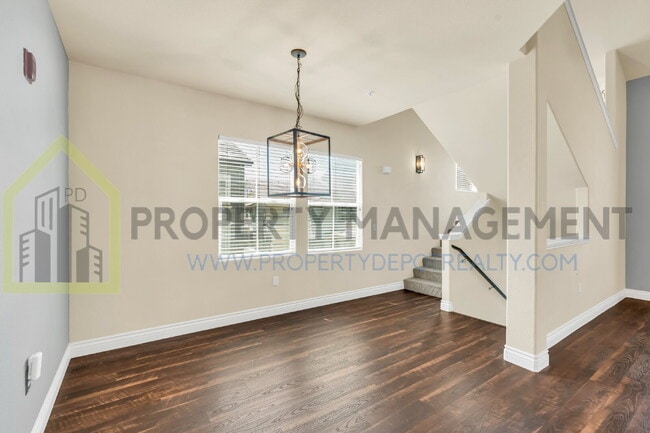Building Photo - Spacious 2 (or 3!) Bed Condo in Gated Community