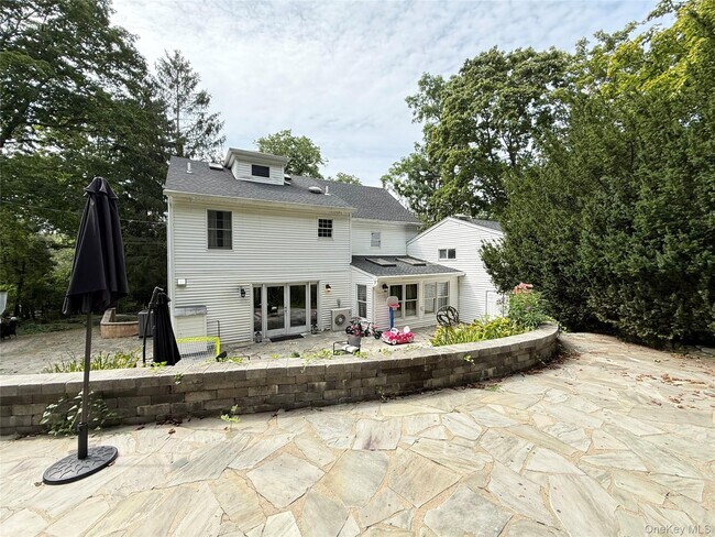 Building Photo - 195 Cove Rd