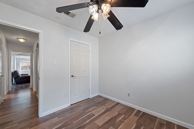 Building Photo - 9622 Birsay St