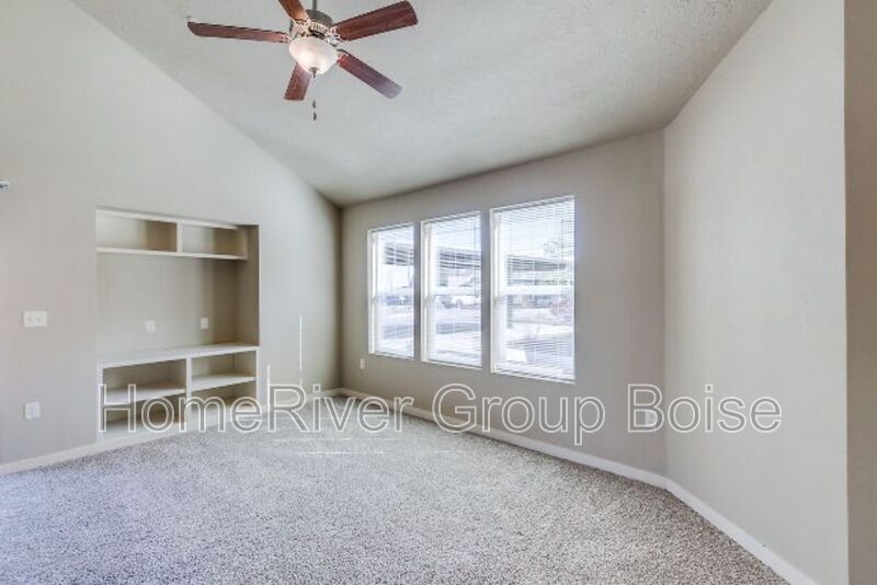 Building Photo - 8950 W Shellie Ln