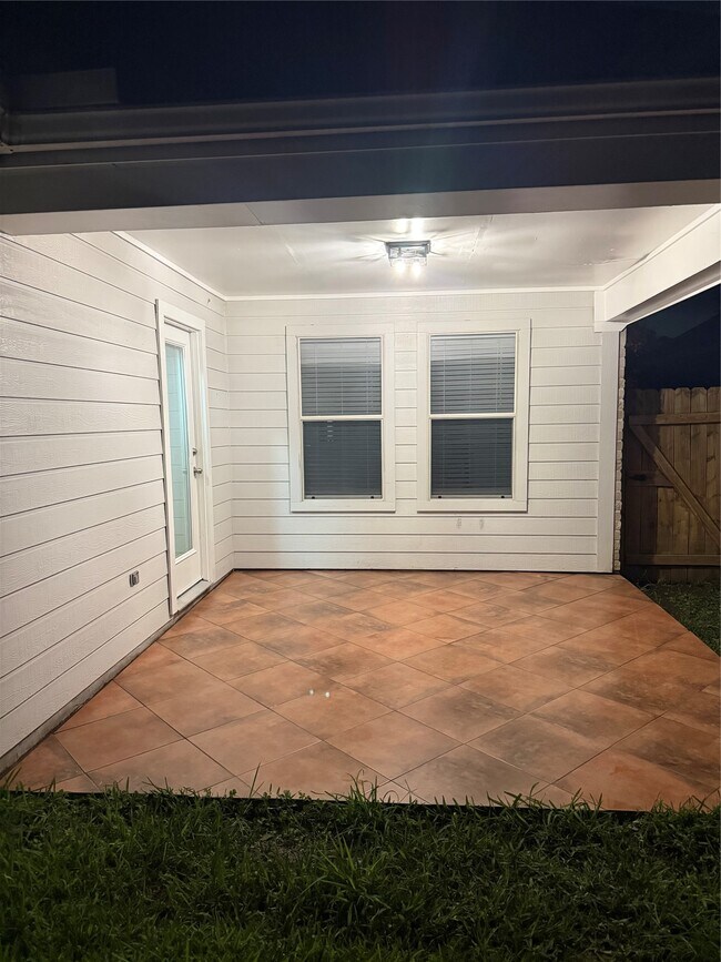 Building Photo - 11831 Rainbow Bridge Ln