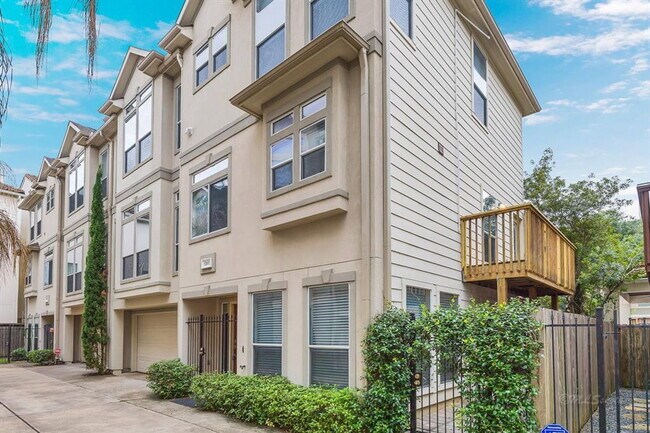 Building Photo - 126 Detering St