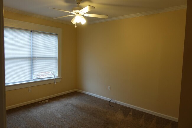 Building Photo - 8490 Dandelion Ln